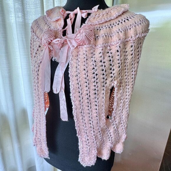 Vintage 50s bed jacket, soft pastel pink crocheted bed robe, knitted capelet - Picture 3 of 10